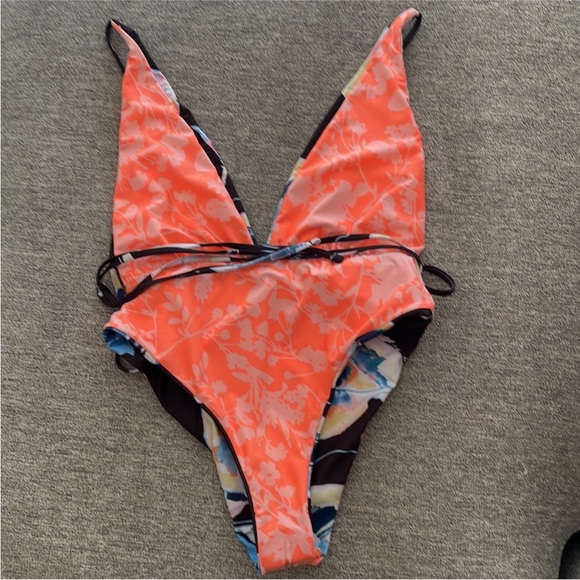 NWT Maaji Time To Bloom Safari Plunge One Piece - Picture 7 of 10